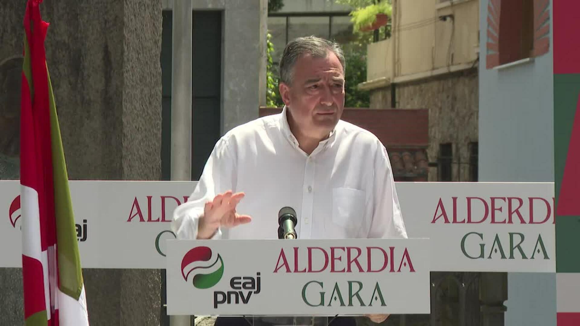 Esteban asegura que Euskadi hace frente al reto migratorio "a diferencia de otras comunidades"