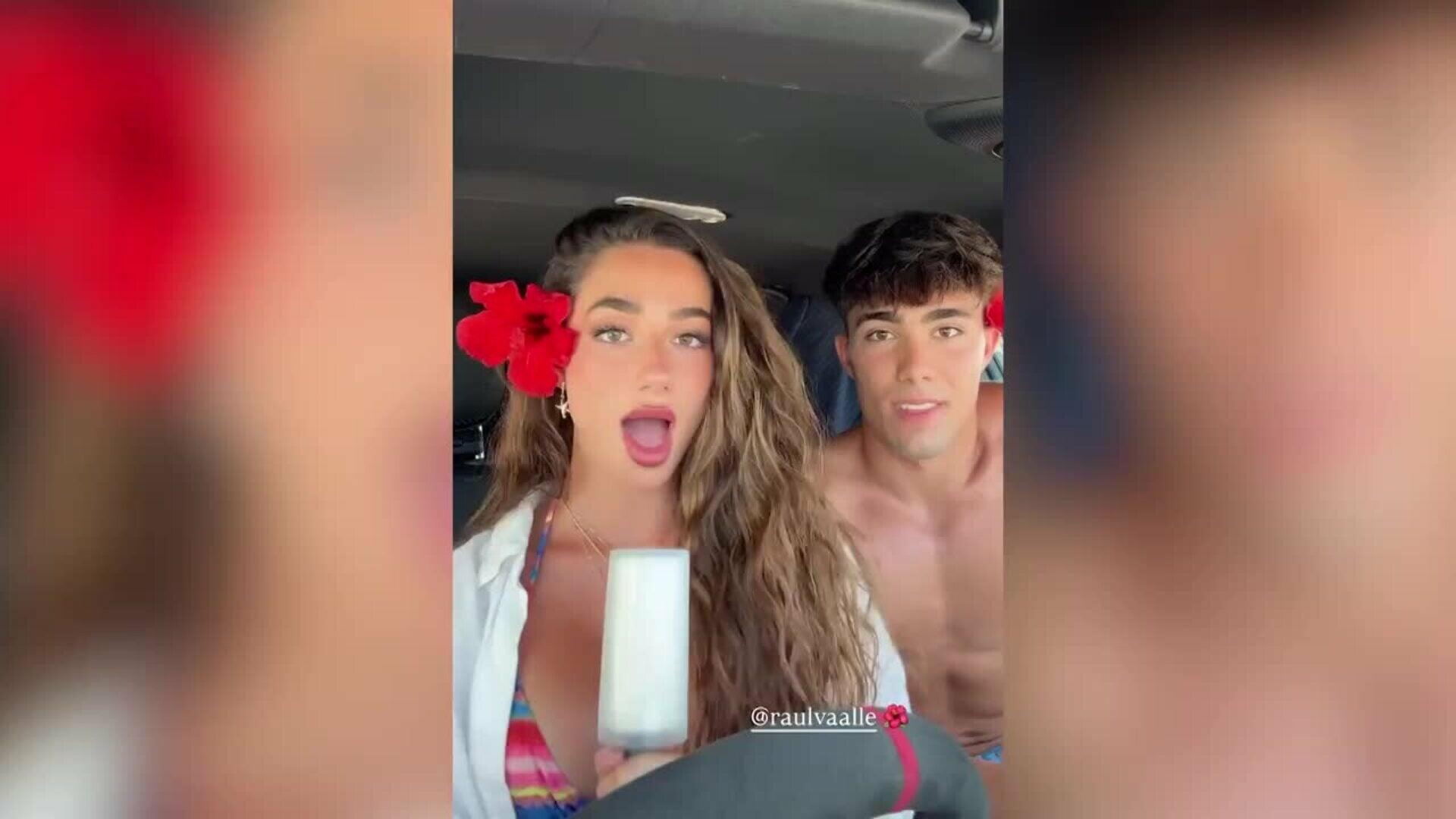 Lola Lolita regresa a Madrid tras unas vacaciones en Santa Pola