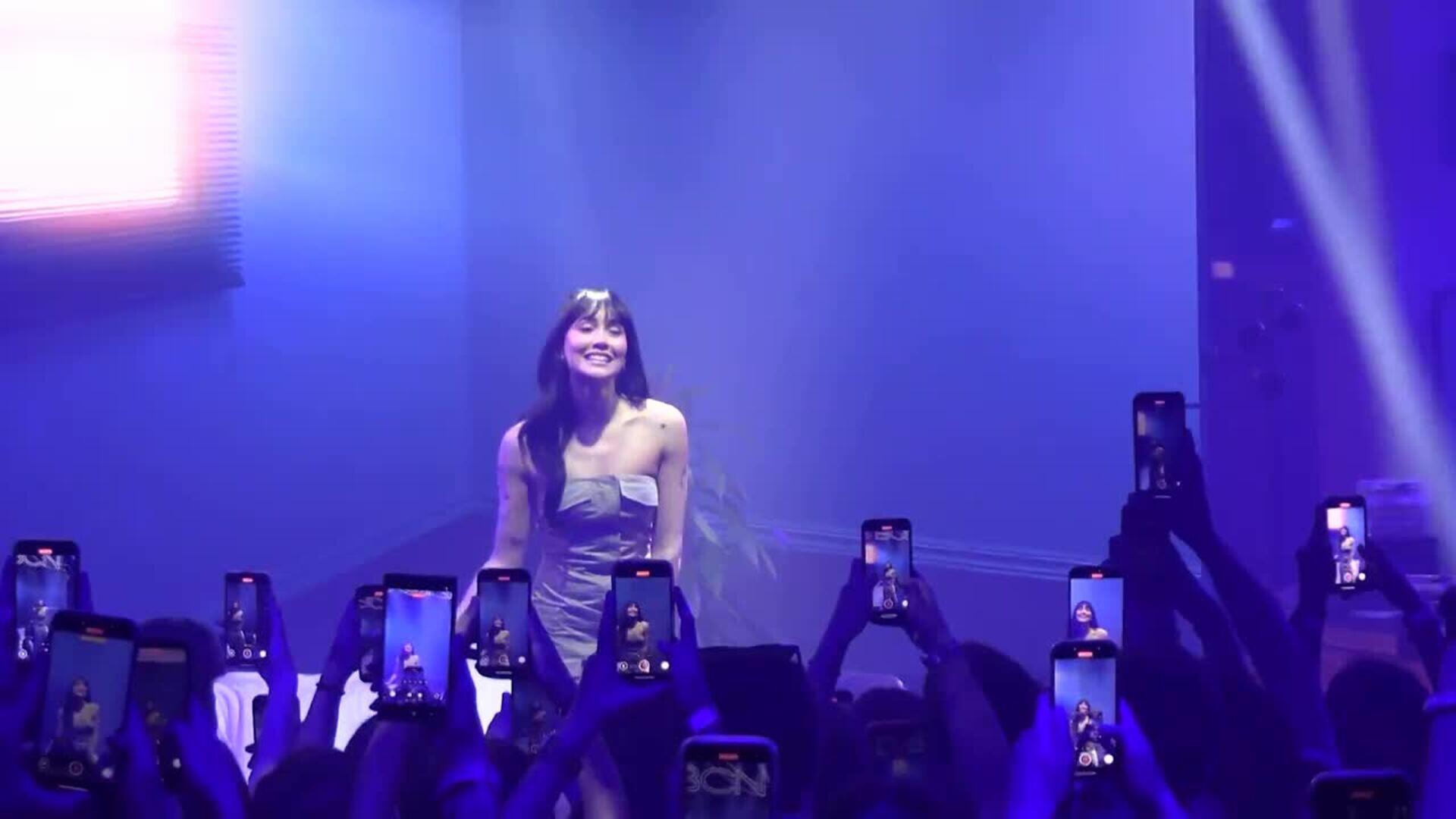 Aitana sorprende a sus fans con una escucha inmersiva de su nuevo disco en Barcelona