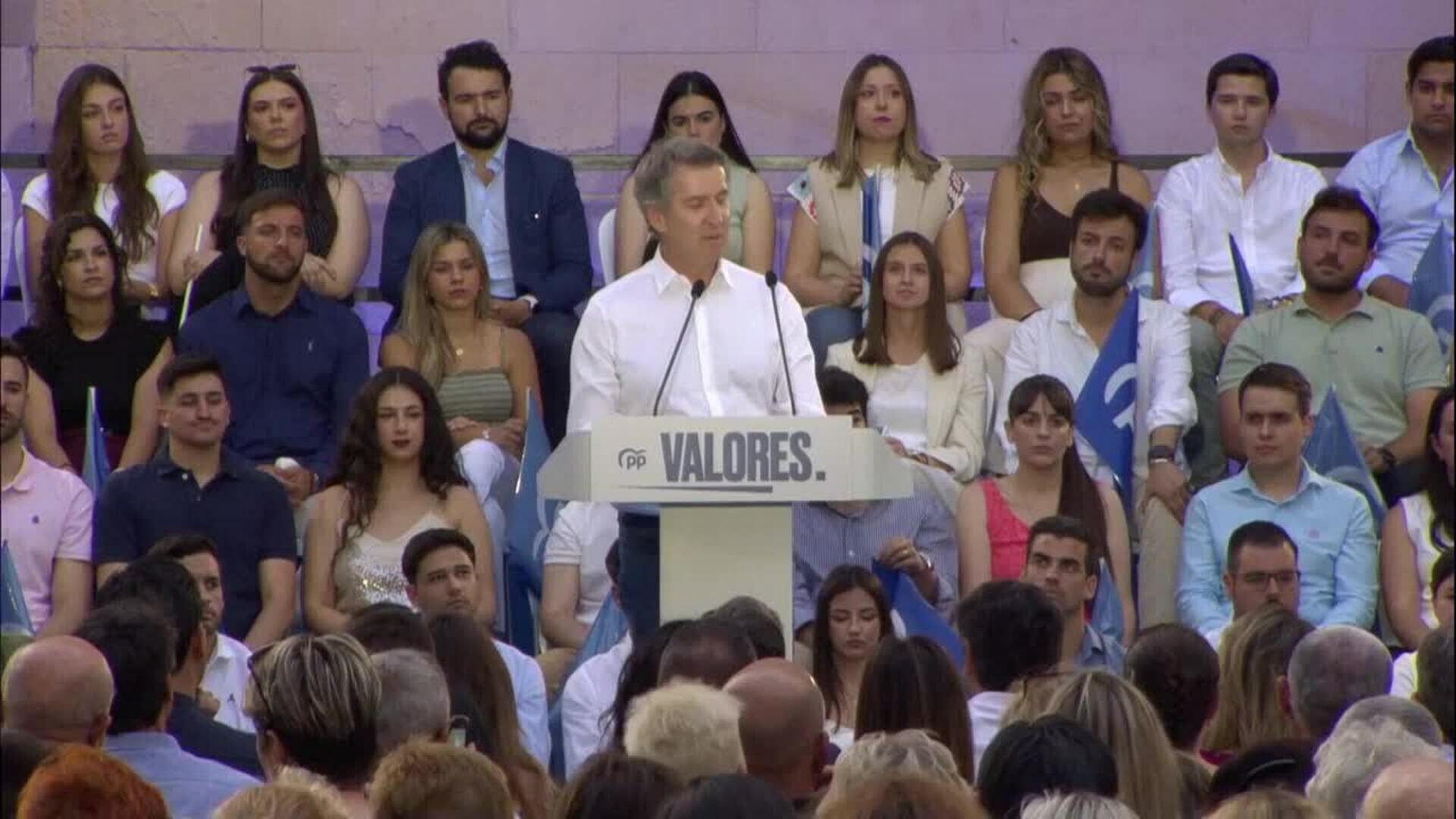 Feijóo dice que el Gobierno está "en fase de descomposición" y pide a Sánchez explicaciones