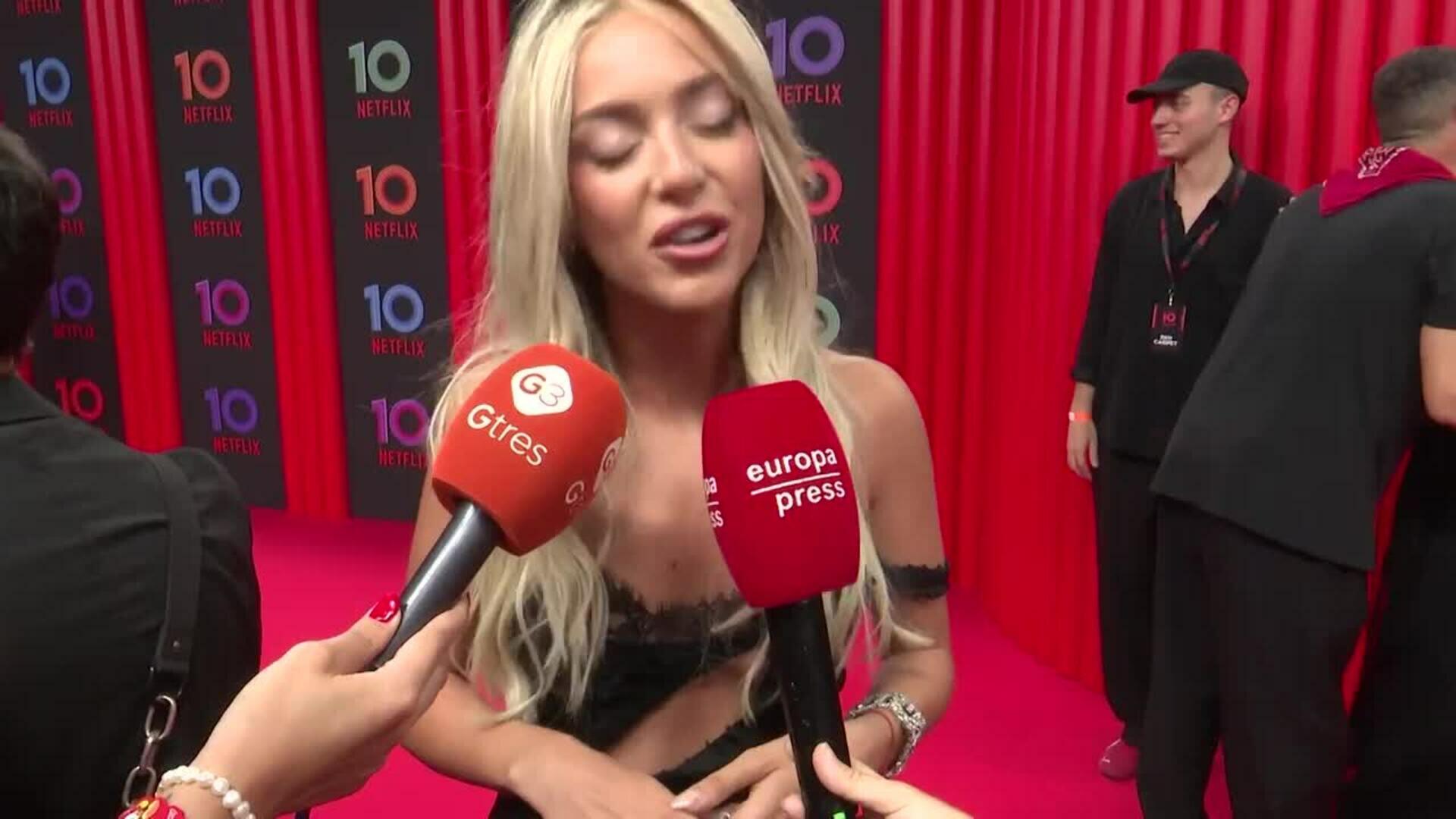 Ana Mena habla de su felicidad junto a Óscar Casas y define como "maravillosos" a los Casas