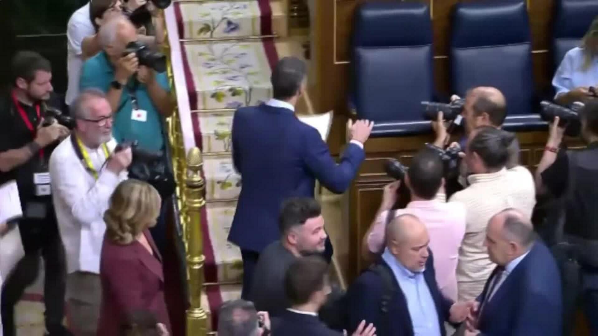 Los partidos piden responsabilidades a Pedro Sánchez tras la dimisión de Santos Cerdán