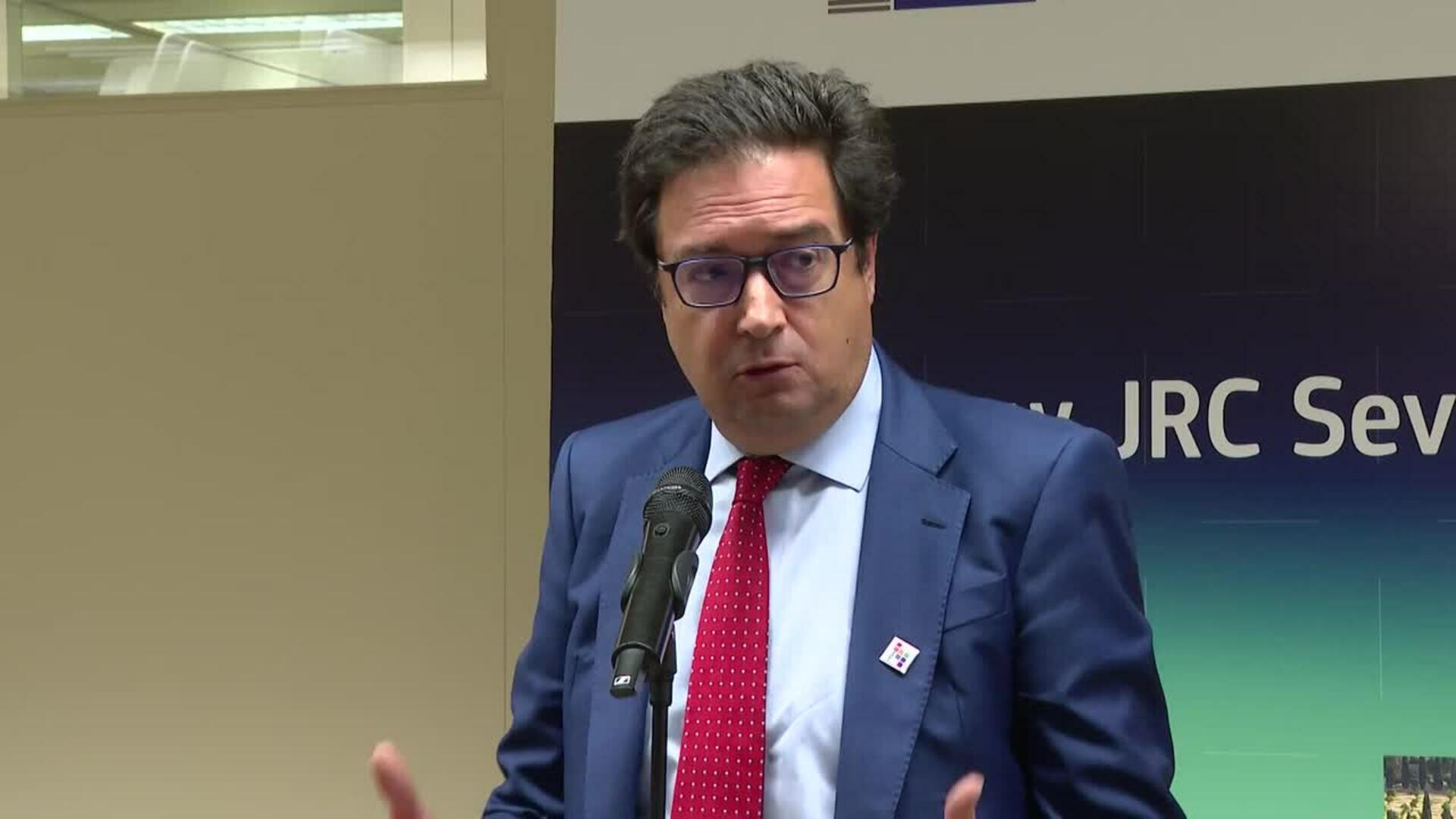 Óscar López cree que Sánchez "debe continuar" y que "nadie está al margen" de la corrupción