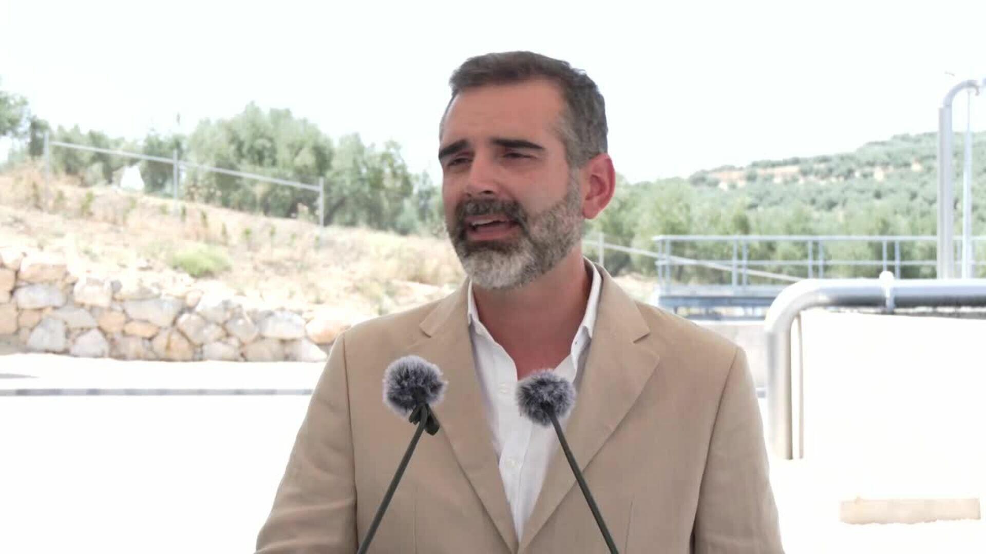 Fernández-Pacheco busca equilibrio entre la tala de olivos y energía solar