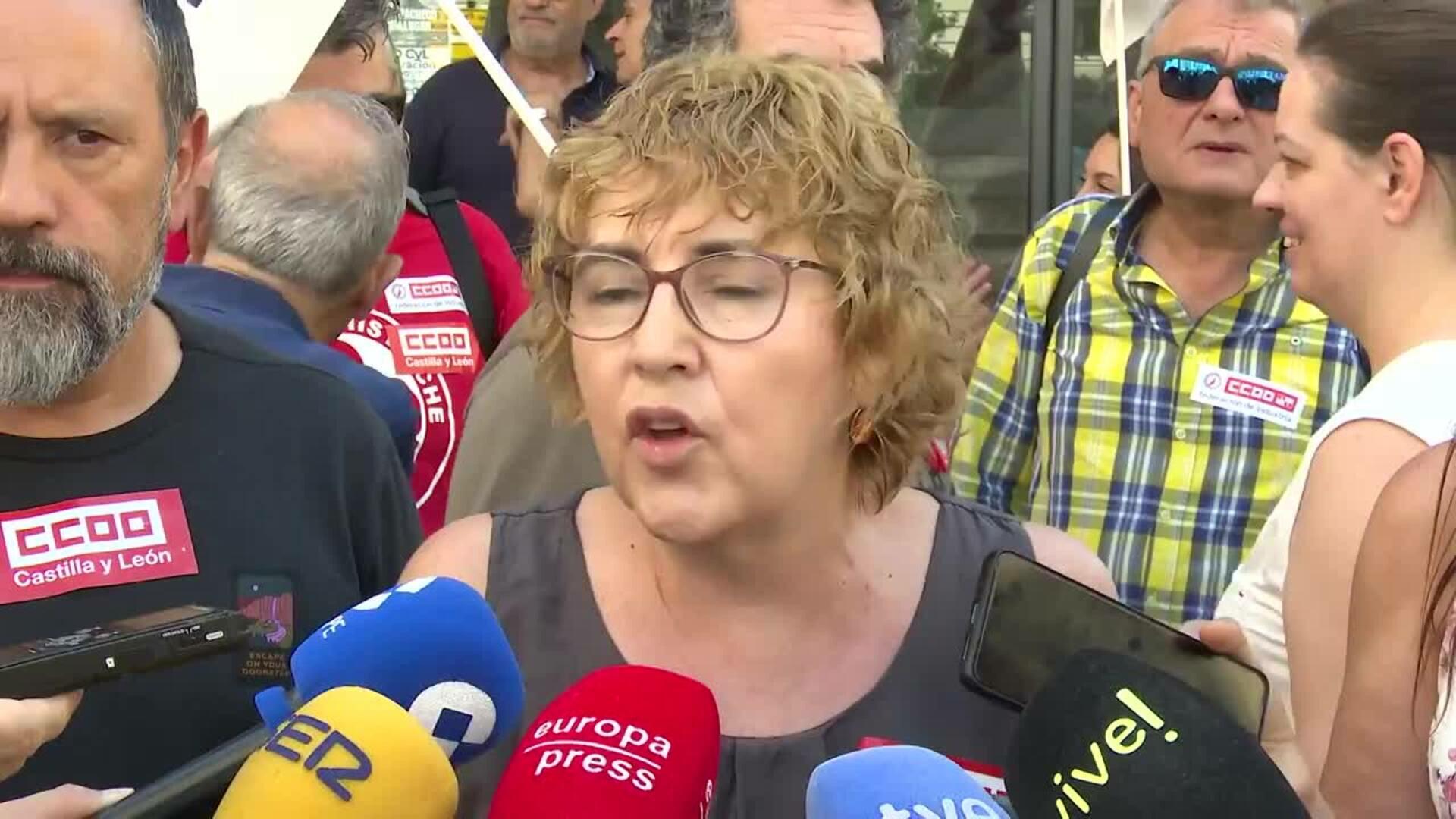 Casi un centenar de personas se concentra en Valladolid contra el racismo y la violencia