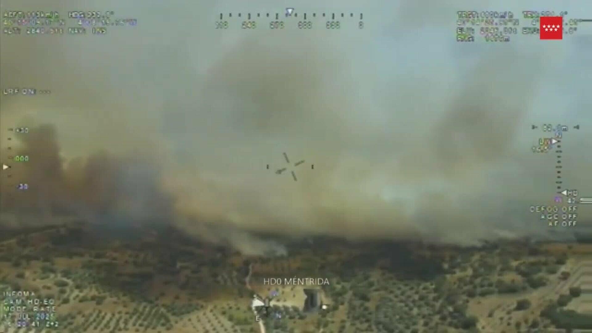 El humo del incendio de Méntrida (Toledo) tiñe los cielos de parte de la Comunidad de Madrid