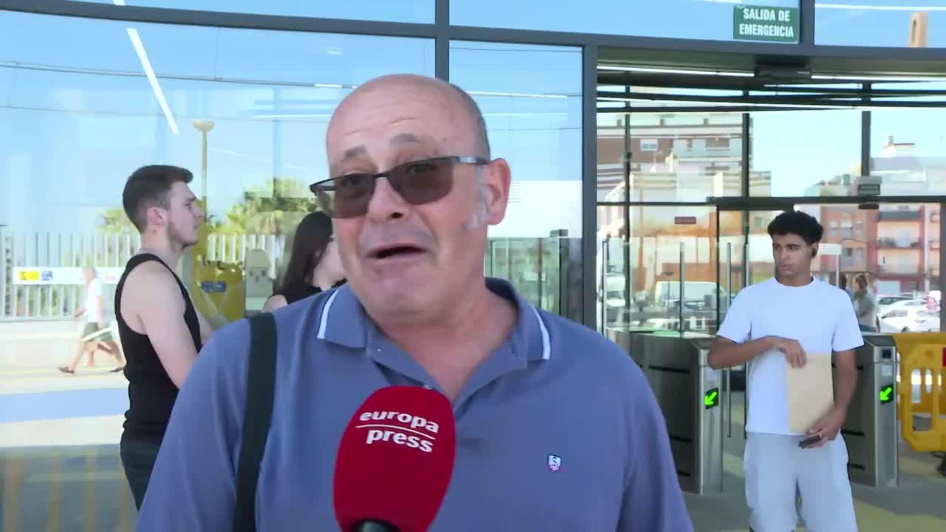 Los usuarios de Metrovalencia ya utilizan la nueva estación de Paiporta: "Lo necesitábamos"