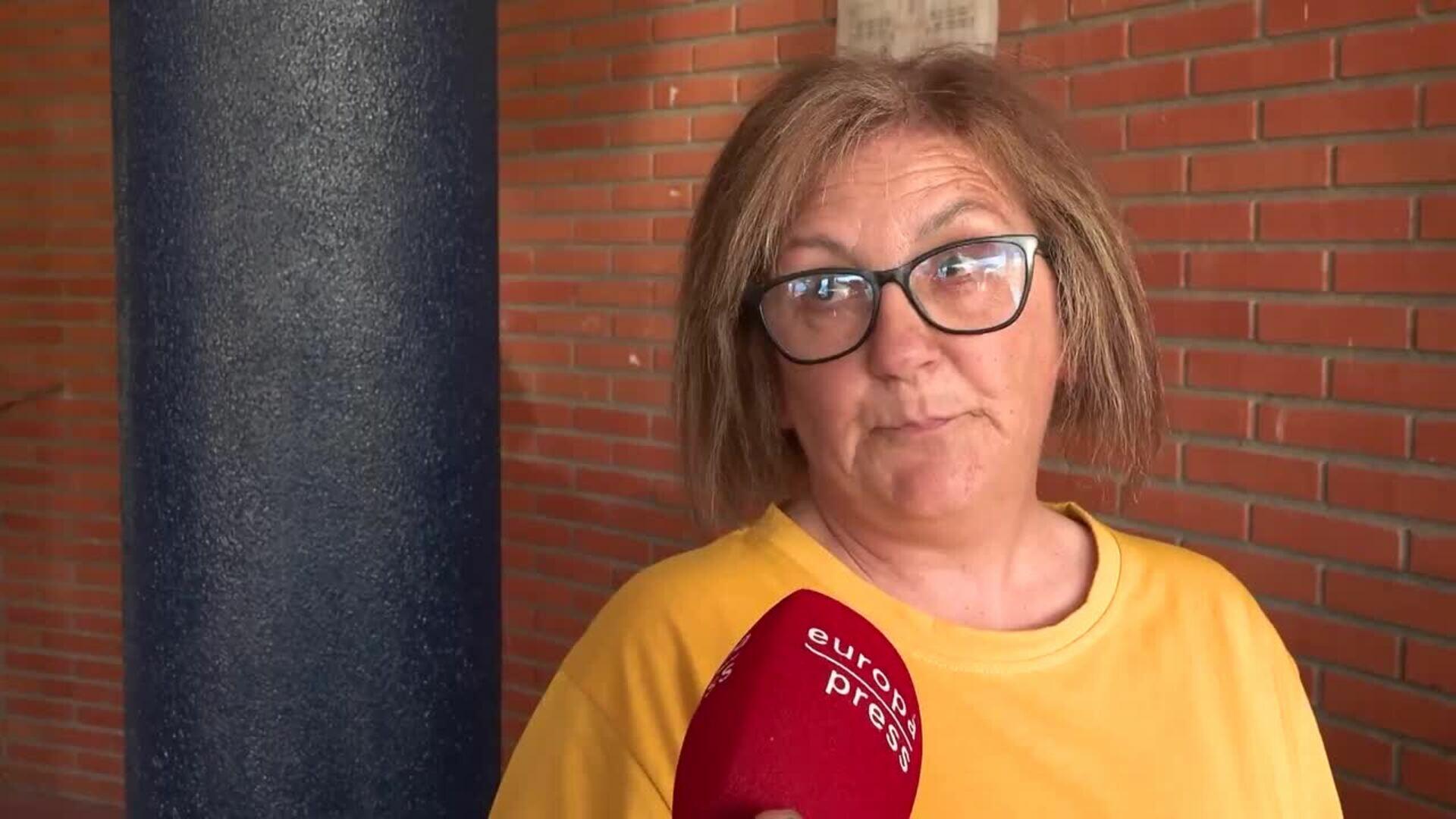 Vecinos de Las Hurdes desalojados viven con incertidumbre la evolución del incendio