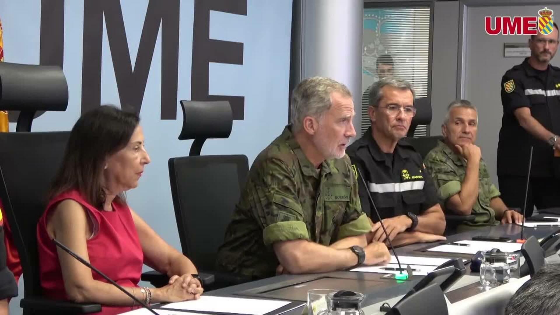 El Rey visita el Cuartel General de la UME para conocer su despliegue por los incendios