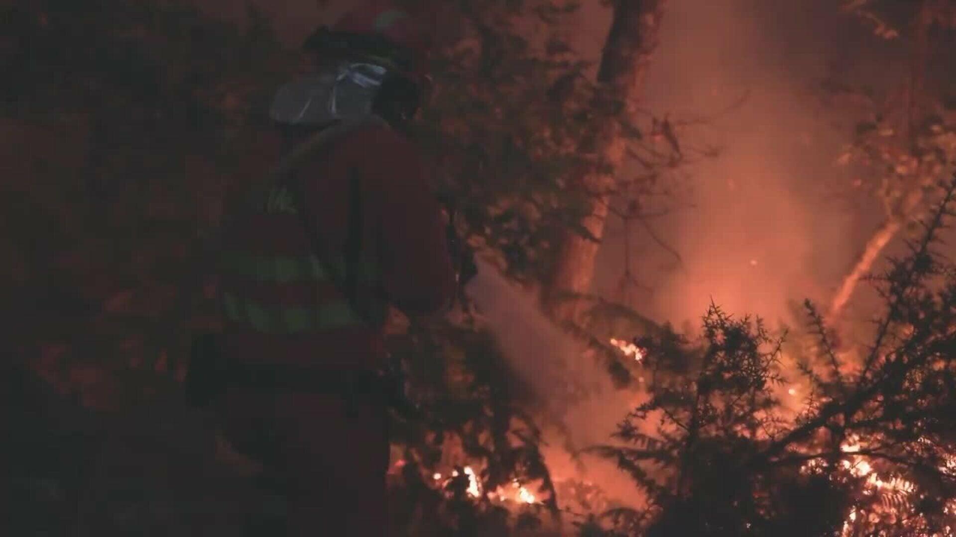 Cuatro bomberos heridos en el incendio de Ourense