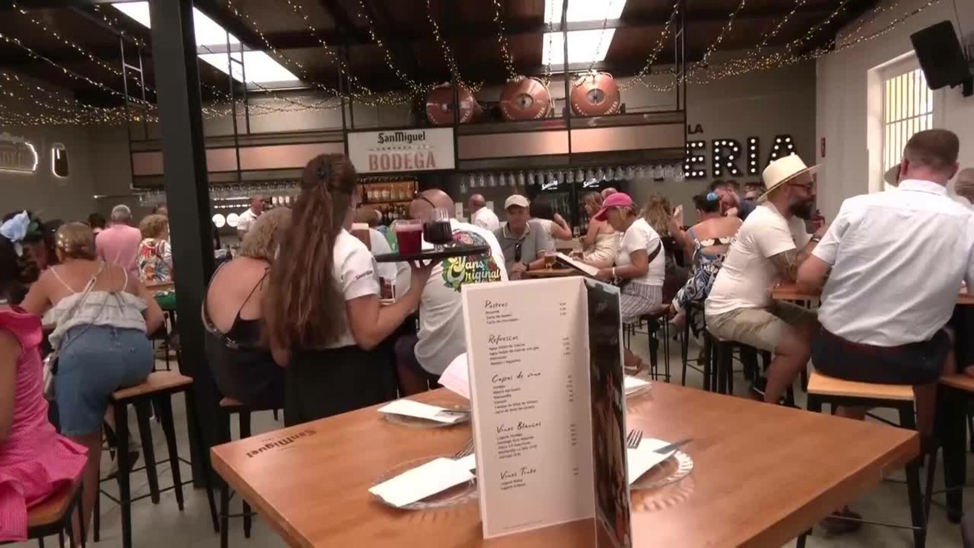 Hosteleros malagueños aseguran que está siendo "una buena Feria" en el Real y en el centro