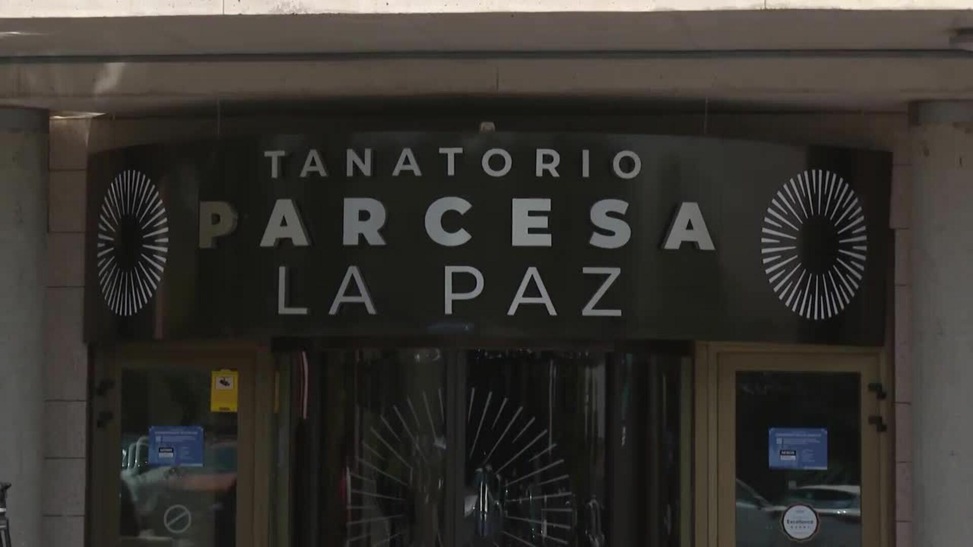 Amigos y familiares despiden a Verónica Echegui en el Tanatorio de la Paz: "No nos lo creemos"