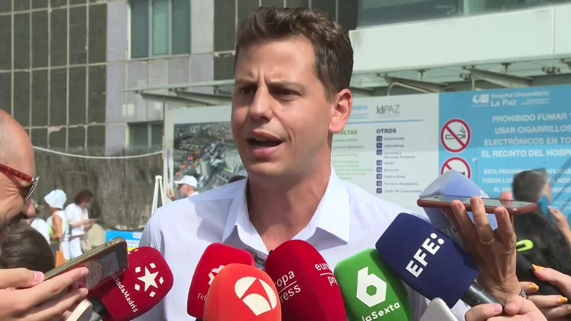 PSOE carga contra el "absolutamente bochornoso" trato a los trabajadores sanitarios de La Paz