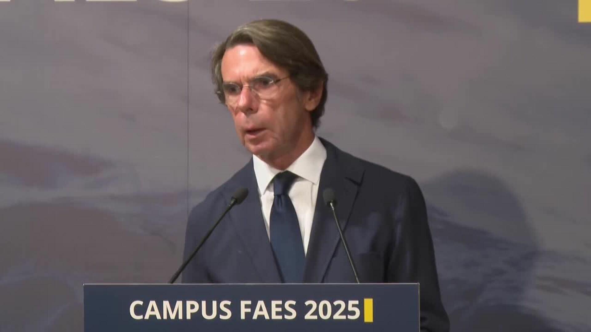 Aznar dice que en España gobierna una "ineptocracia corrupta"