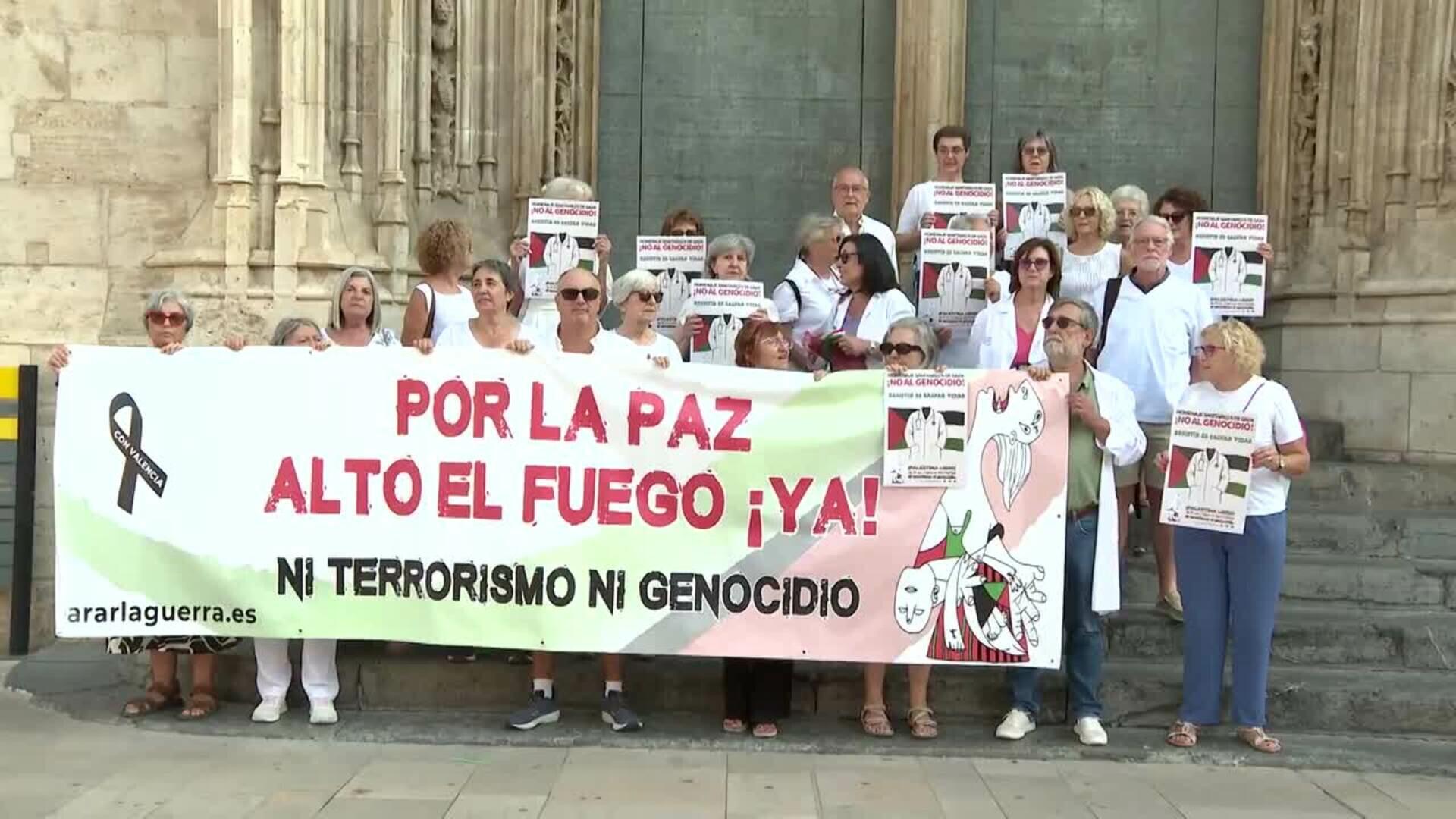 Una concentración en València homenajea a los sanitarios en Gaza