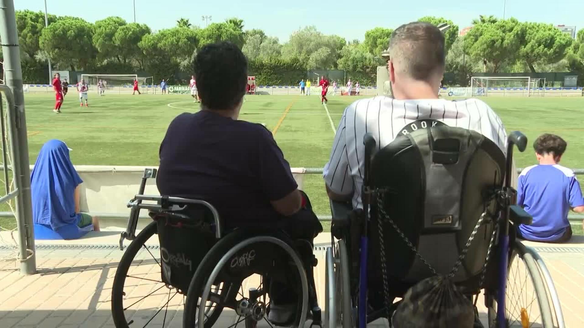 La peña ‘DiscapRayo’ da "visibilidad a la discapacidad" con su II partido de fútbol solidario