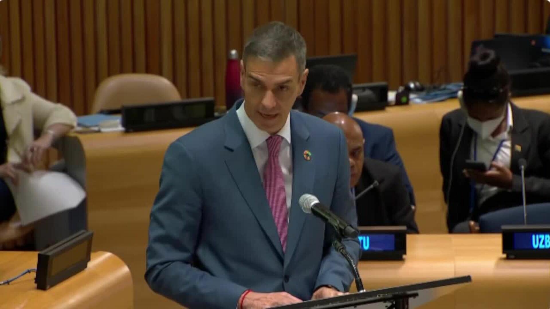 Sánchez anuncia la primera estrategia de cooperación feminista en España