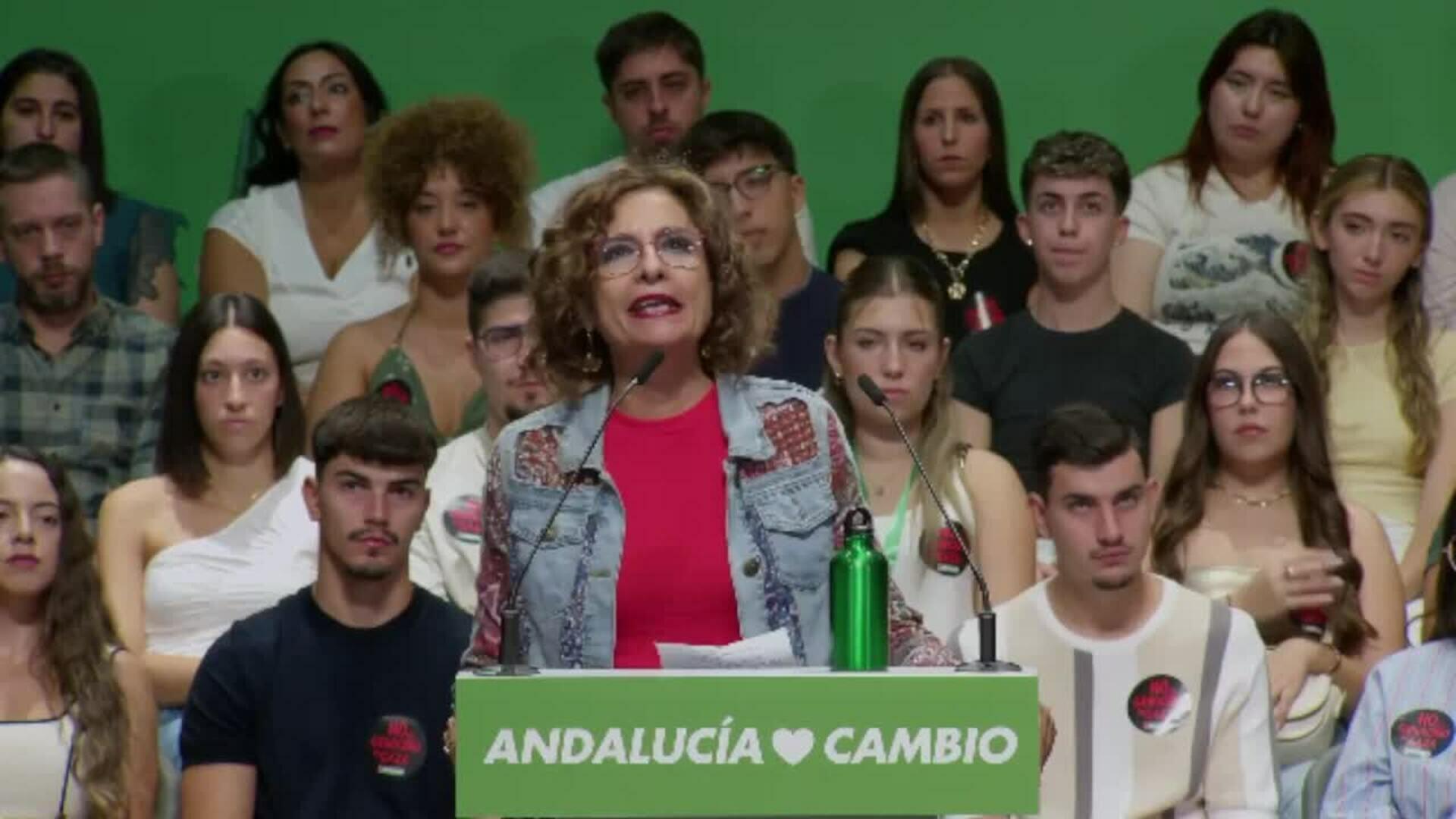 Montero avisa a PP que con su discurso en inmigración "si habla y viste como Vox, es Vox"