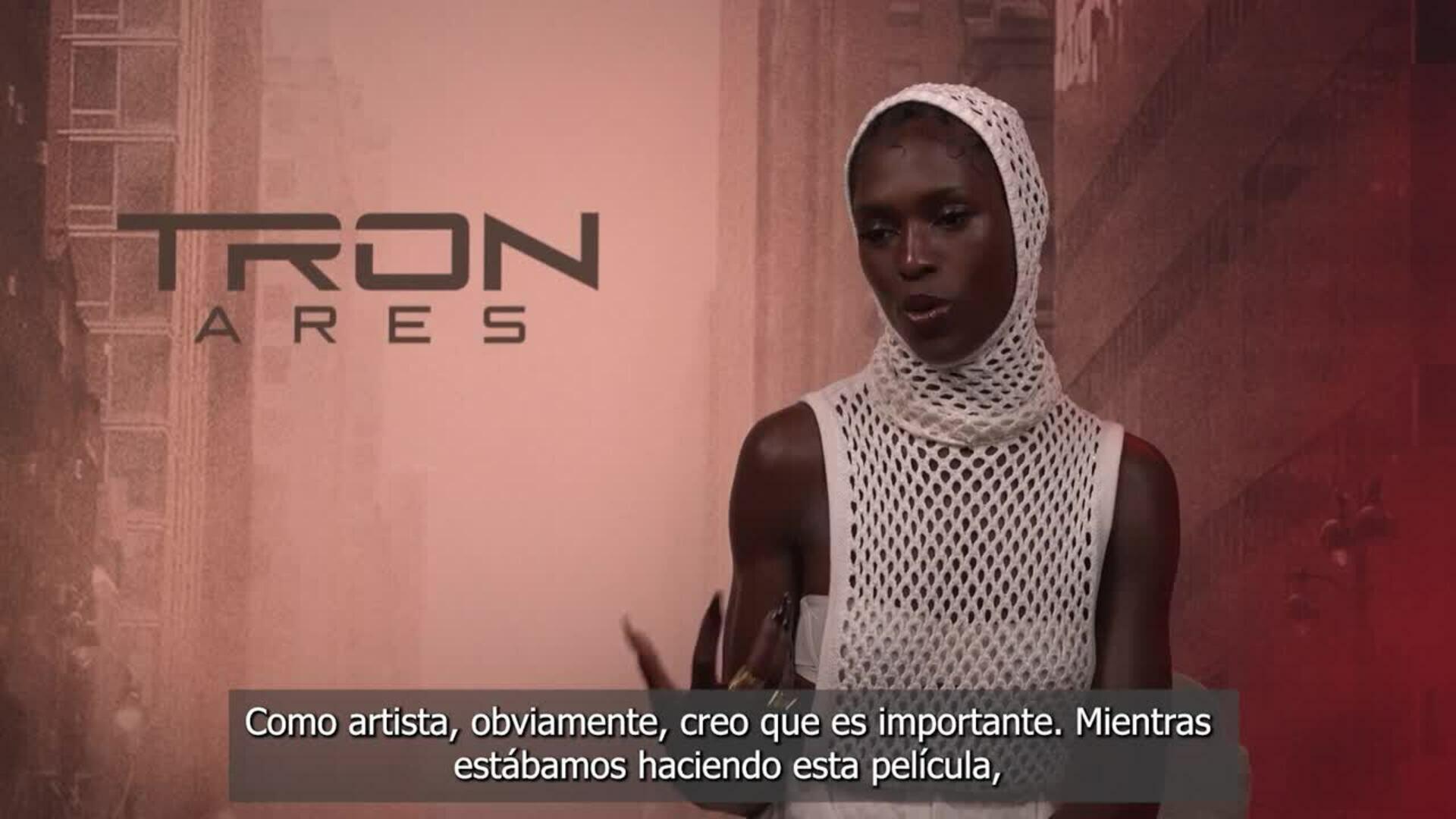 Turner Smith (Tron:Ares) pide centrar la IA en los humanos: "Tenemos que cuidar el planeta"