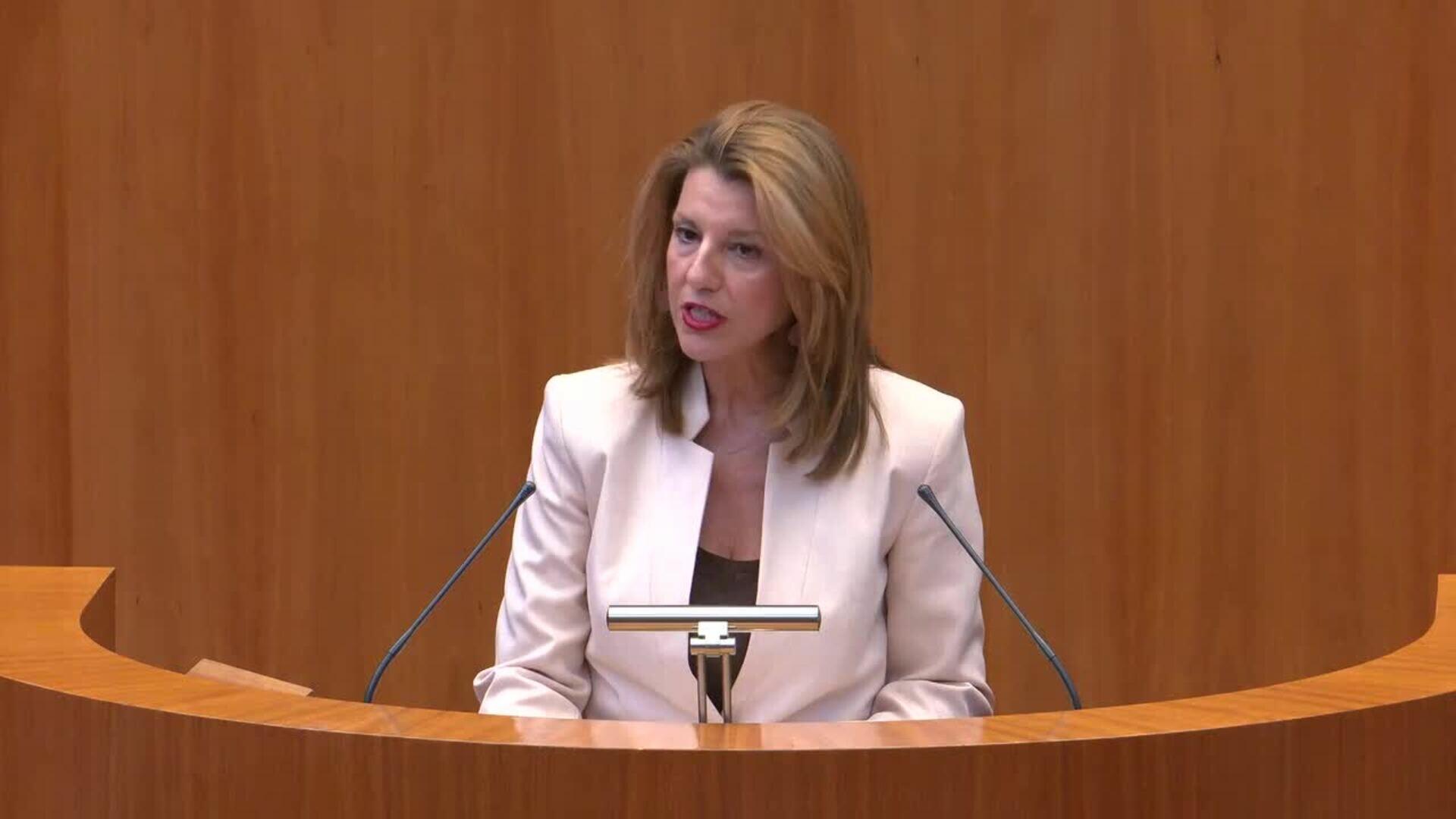 Las Cortes piden el cese de Redondo por los fallos en las pulseras anti-maltrato