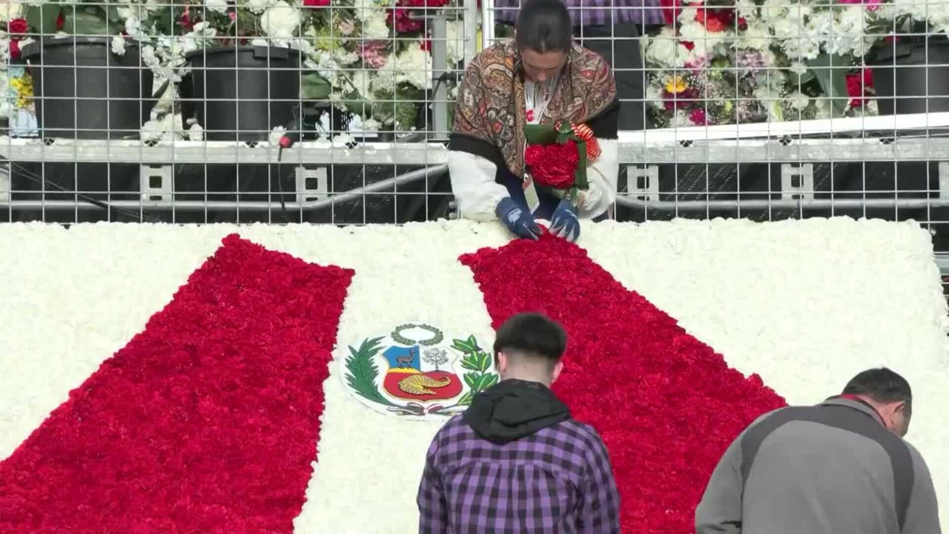 Miles de personas lucen con orgullo su devoción por la Virgen del Pilar