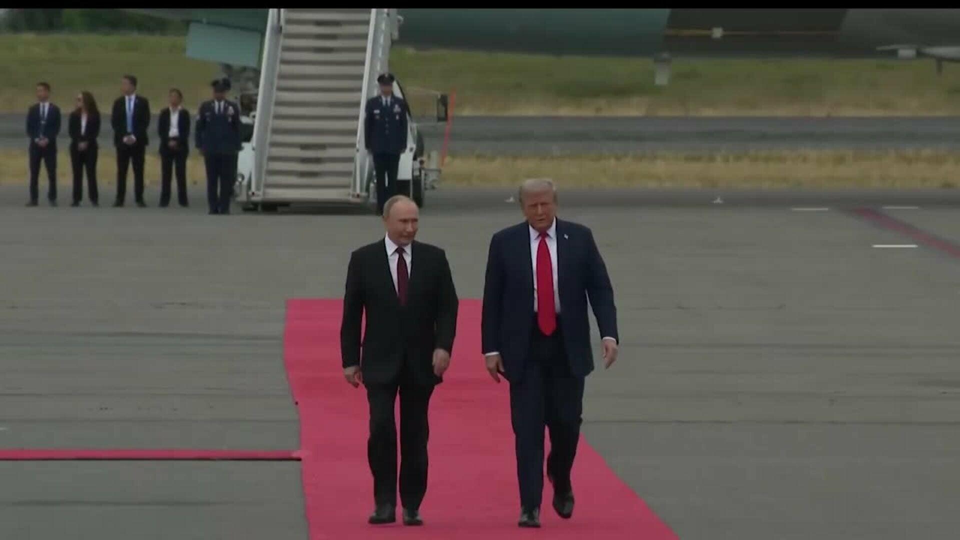 Trump mantiene una "larga" conversación con Putin en la víspera de la visita de Zelenski