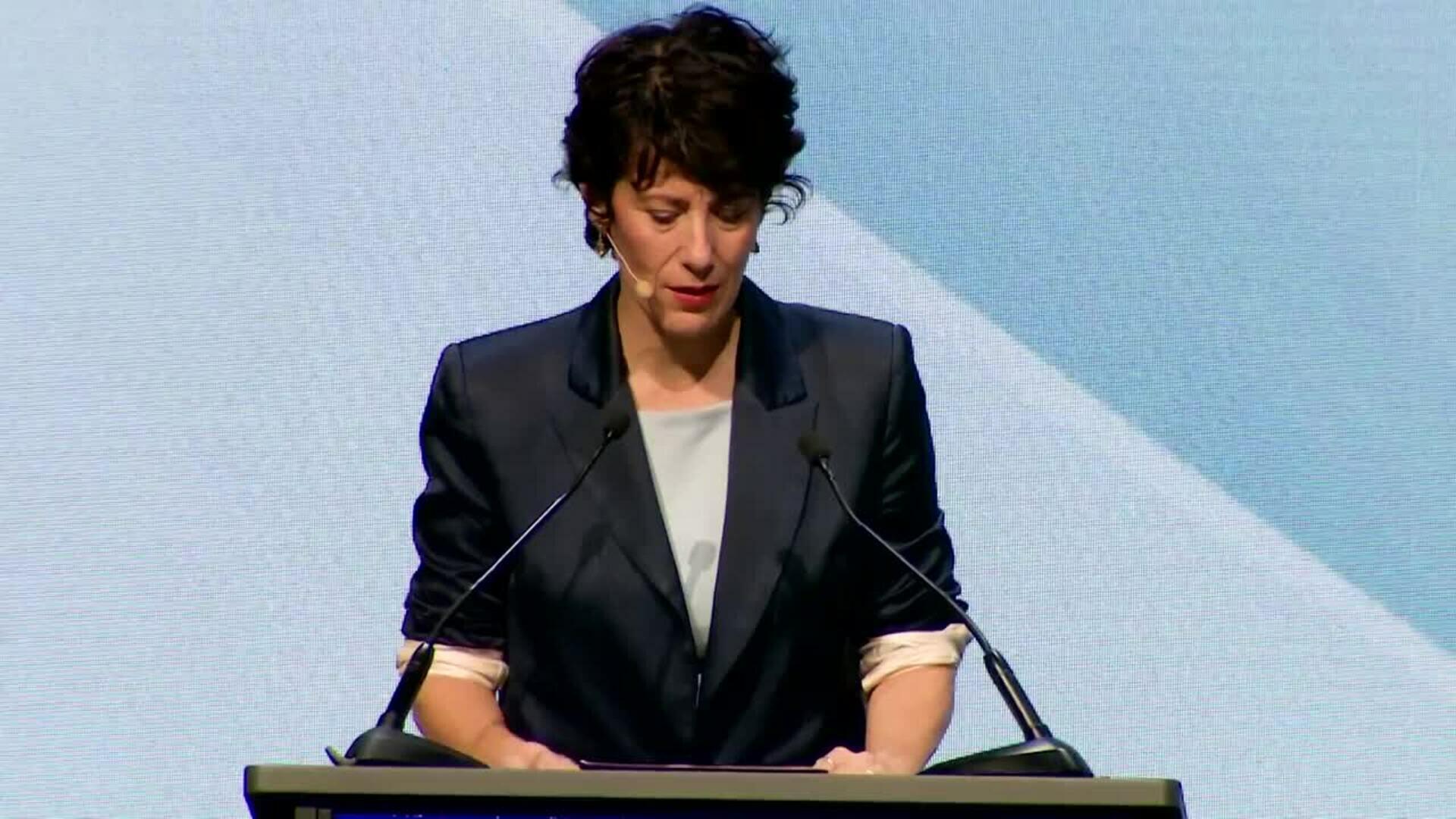 Elma Saiz señala que la inmigración es "fundamental para que el país siga creciendo"