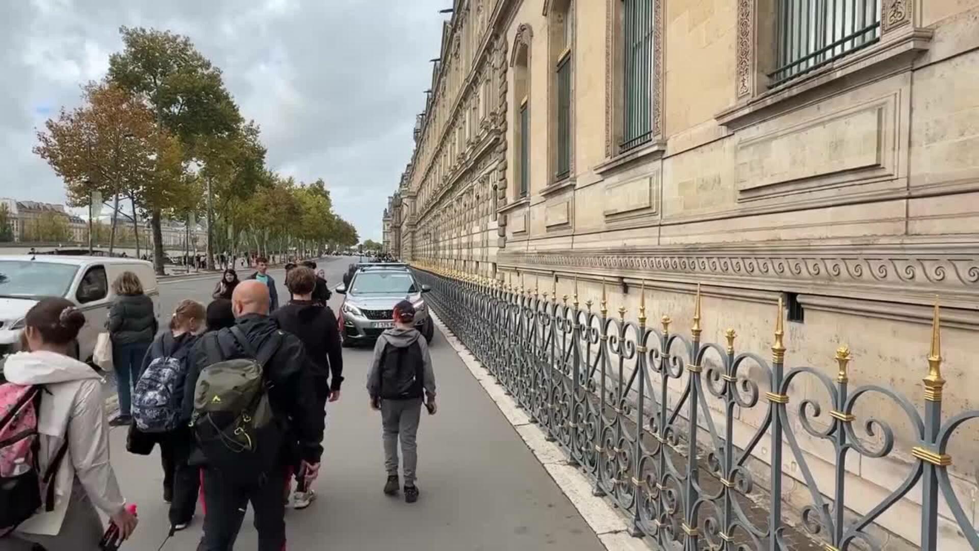 El Gobierno francés rechaza la dimisión de la presidenta del Louvre tras el robo