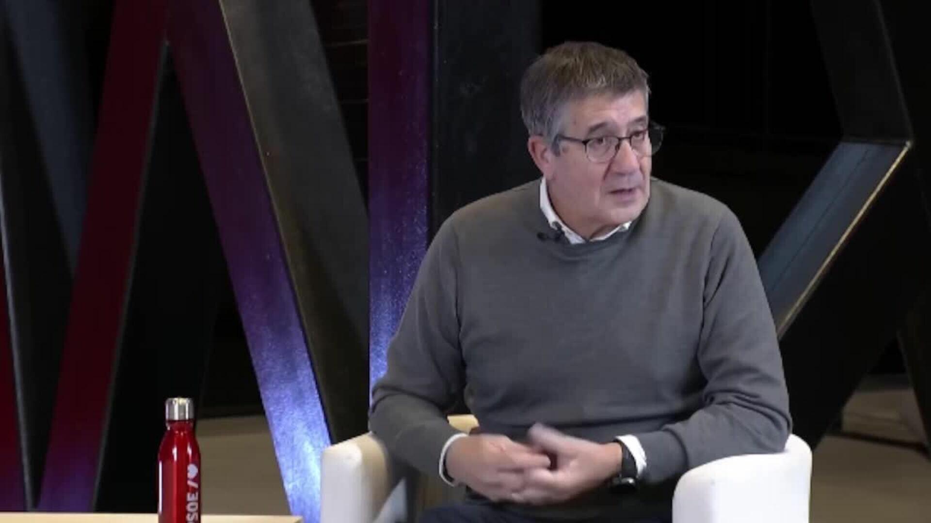 Patxi López lamenta que haya "quien siga paseando el fantasma de ETA"