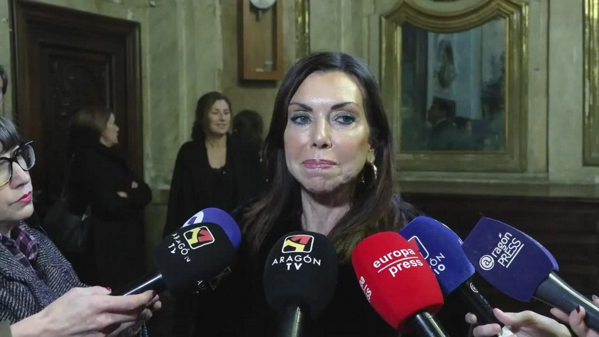 Las Cortes de Aragón donan un manto a la Virgen del Pilar