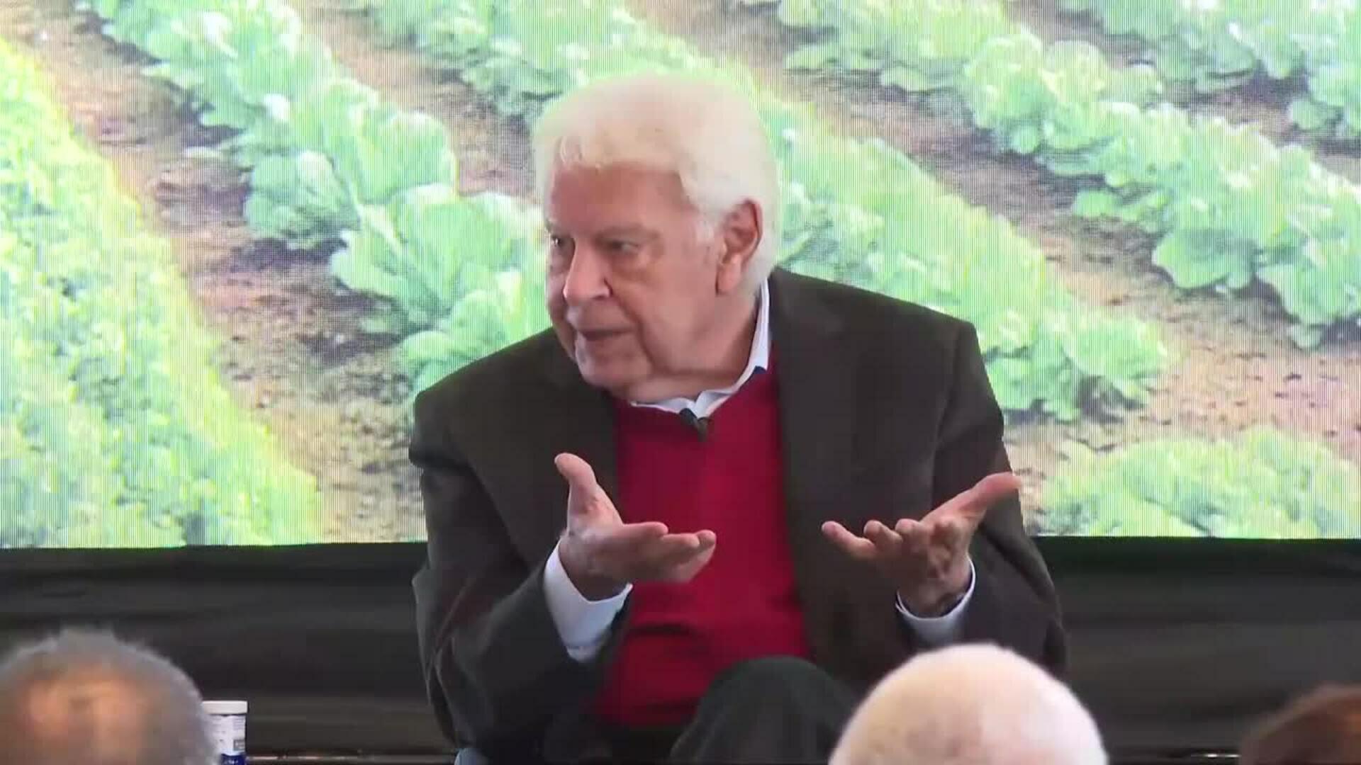 Felipe González aboga por el diálogo y defiende el uso de las renovables: "Cabe todo"