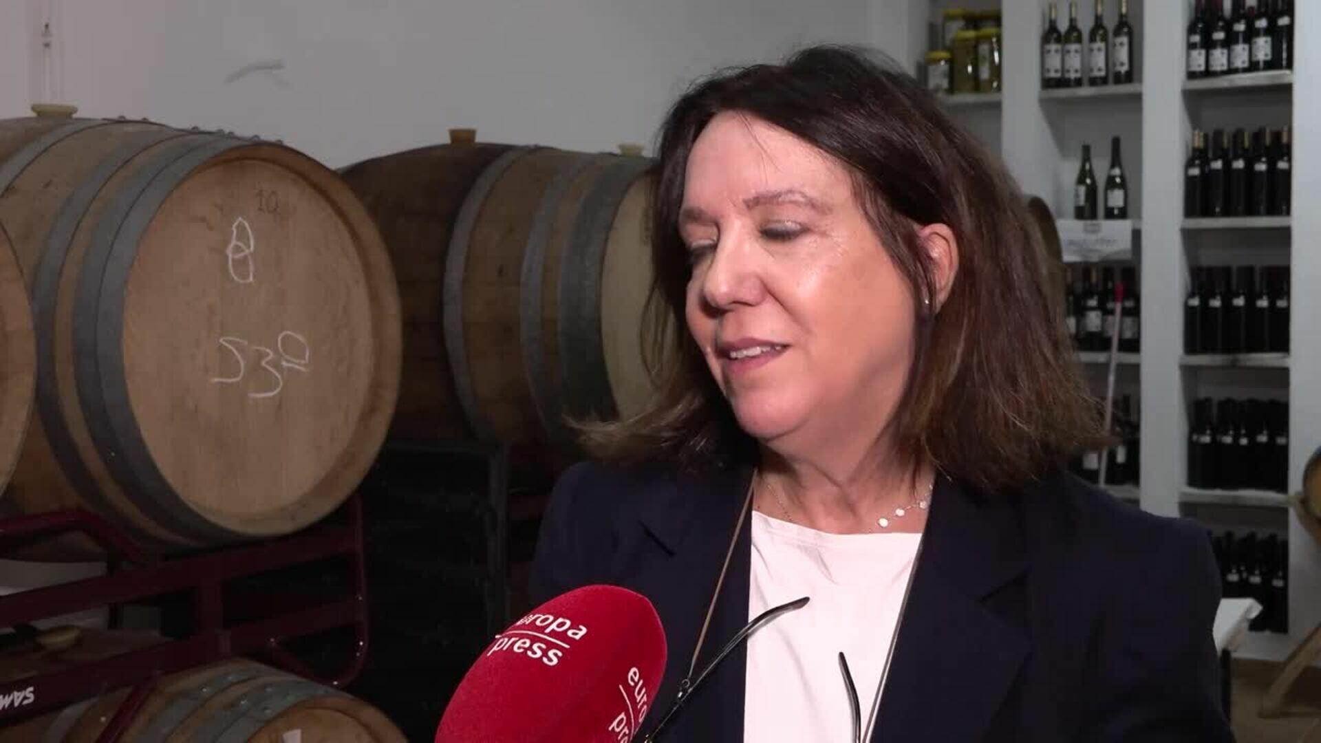 150 alumnos aprenden "el ordeño" del olivar en el XV Encuentro Intergeneracional de la Aceituna