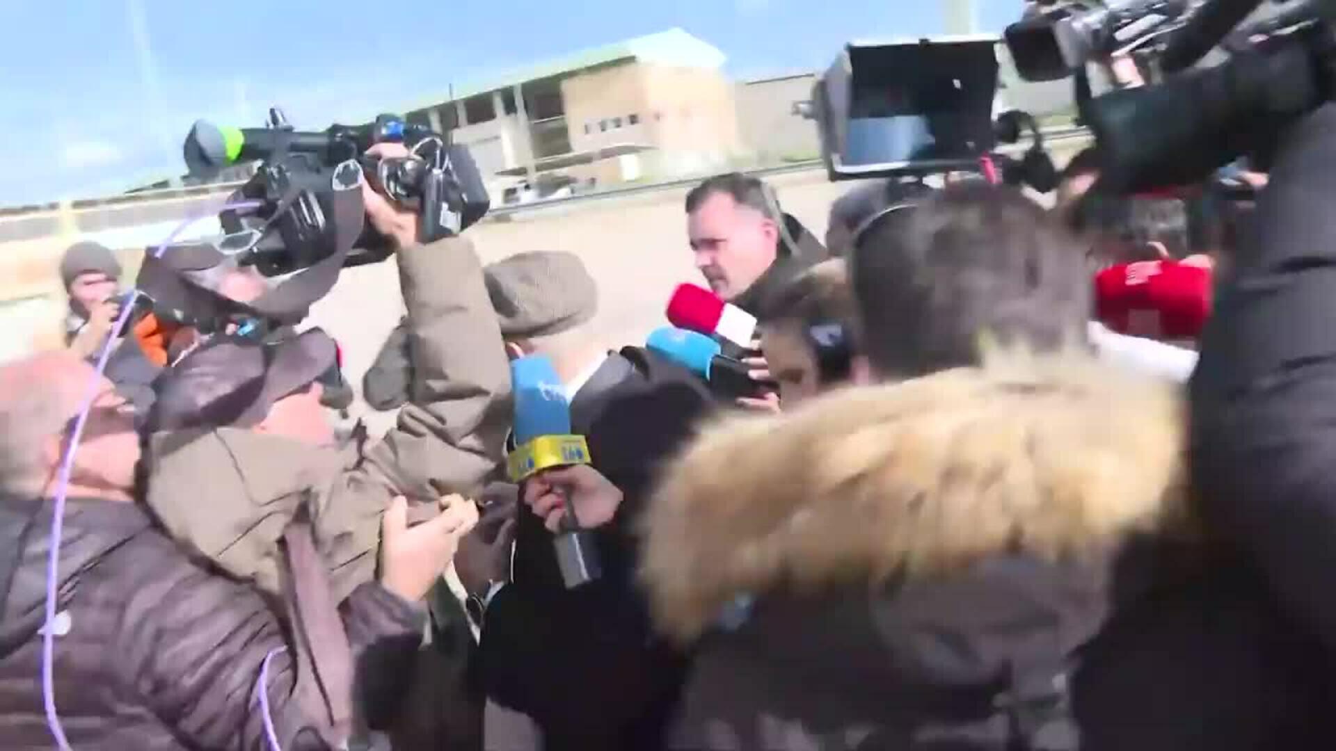 El abogado de Santos Cerdán, Jacobo Teijelo, llega a la prisión de Soto del Real