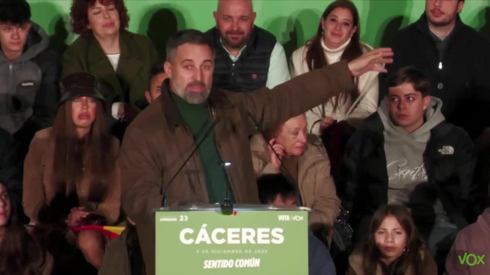 Abascal critica la "soberbia" de Guardiola y dice que "es la Irene Montero de Extremadura"