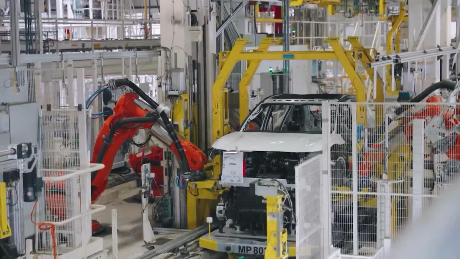 Bruselas propone permitir una producción "limitada" de coches de combustión más allá de 2035