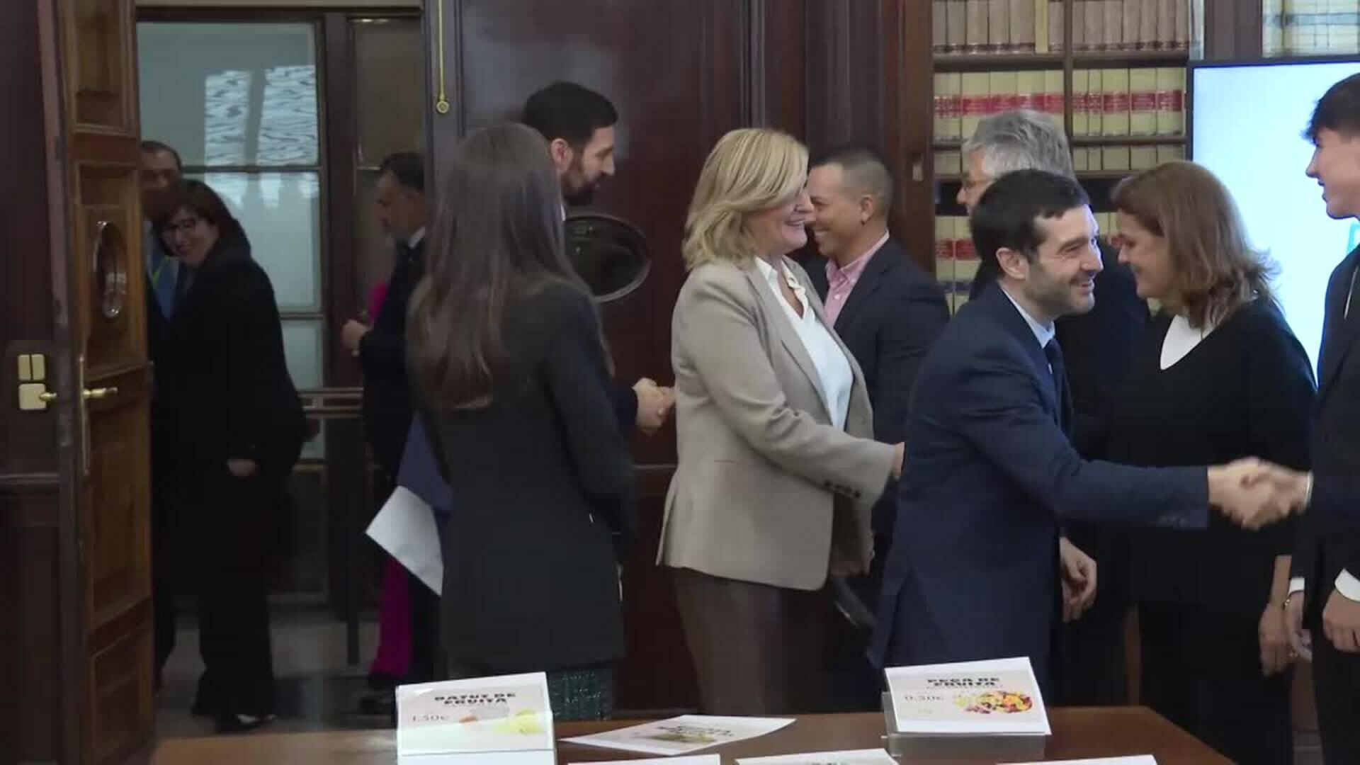 La Reina Letizia rescata el pantalón de tweed que estrenó en el cumpleaños de la Infanta Elena