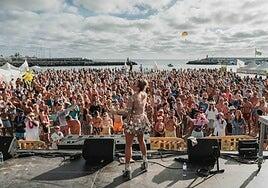 Mogán recibe al 2026 por adelantado en la playa de Puerto Rico