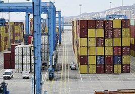 2026 se estrena en Canarias con un repunte de los fletes marítimos de hasta el 40%: «Es un robo a mano armada»