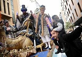 Bajo el paraguas de los Reyes Magos