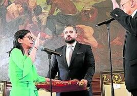 Delcy Rodríguez toma con «dolor» el mando de Venezuela pero pide a EE UU «trabajar juntos»