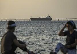 Trump dice que Venezuela «entregará» hasta 50 millones de barriles de petróleo a EE UU