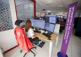 El 112 recibe una media de 51 llamadas al día por violencia machista en Canarias y el 57% son de peligro inminente