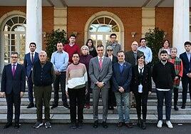 Las víctimas de los abusos en la Iglesia destacan la «cercanía y empatía» de Sánchez, que los ha recibido en la Moncloa