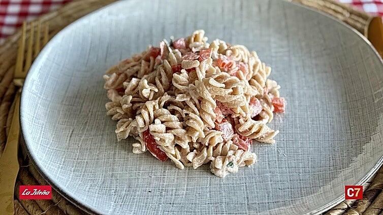 Vídeo-receta de caprese con pasta integral La Isleña