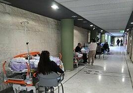 El colapso de las urgencias del Insular y el Negrín obliga a activar sus planes de contingencia