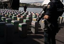 Prisión para seis investigados tras la incautación de casi diez toneladas de cocaína frente a Canarias