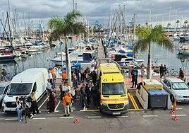 Desahucian a Margarita, de 71 años, que vivía en un velero en el Muelle Deportivo