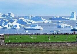 Groenlandia, el territorio que ambiciona Donald Trump, tiene la liga de fútbol más corta del mundo