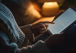 ¿Se te secan los ojos? ¿Te duele el cuello? Cómo usar tu libro electrónico de forma saludable