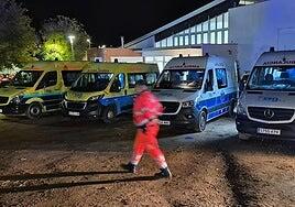 El lugar de los que esperan: «Busco a mi hija y a mi mujer; tiene el teléfono encendido, pero no me coge»